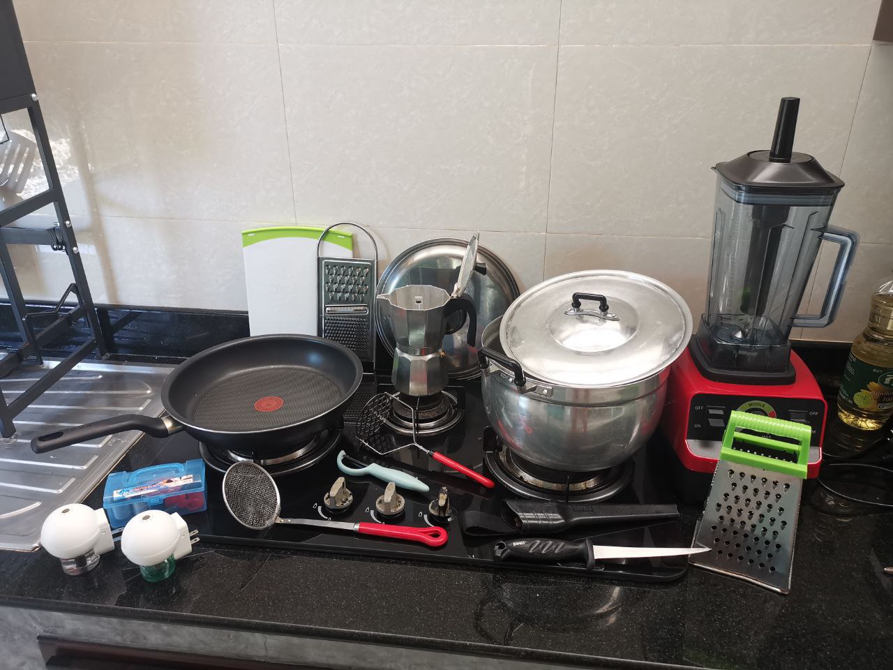 Продажа детского кресла и кухонной утвари