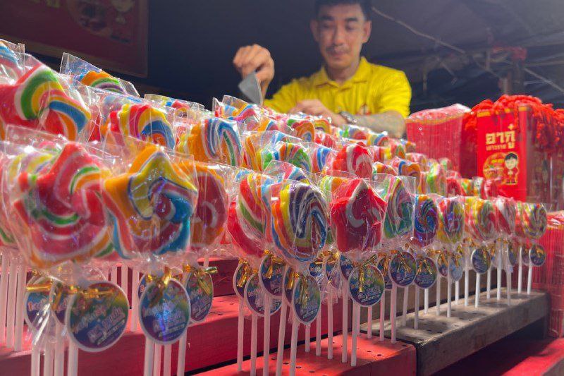 Готовимся к ярмарке у храма Чалонг