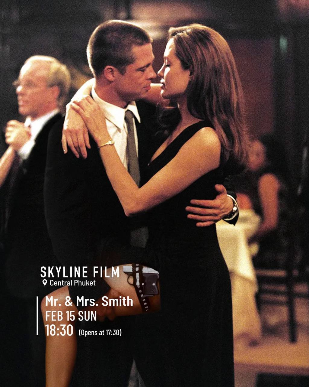 Кино на крыше с видом на закат