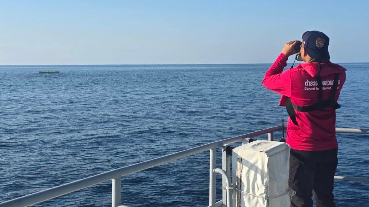 Утечка топлива от затонувшего корабля у Пхукета