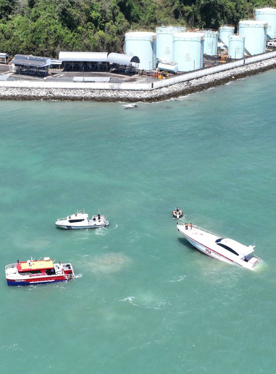 Яхта частично затонула у Пхукета
