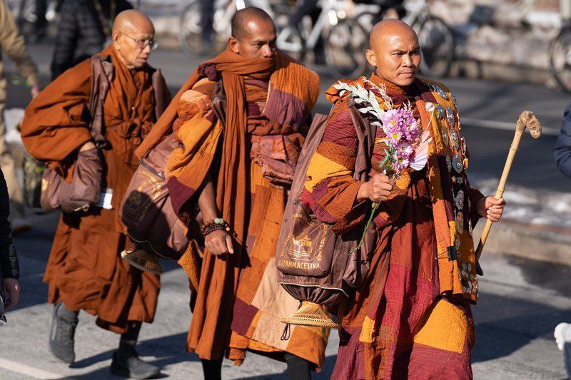 Монахи завершили марш за мир в Вашингтоне