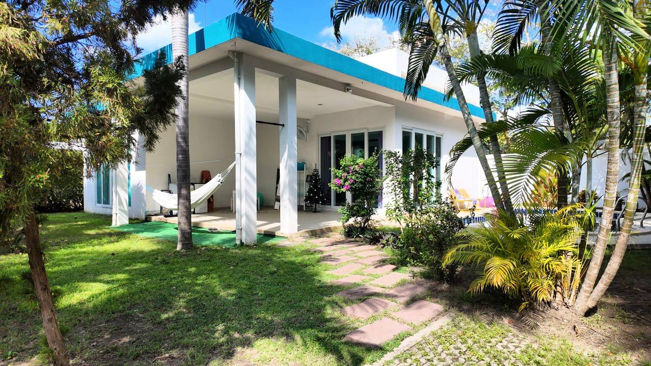 Идеальный дом в Паттайе с бассейном