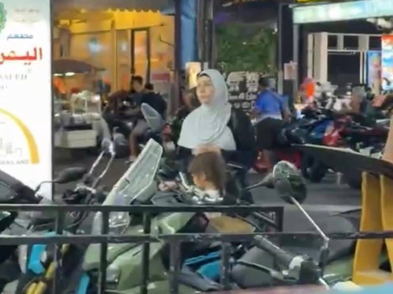 Иностранные попрошайки в туристических районах