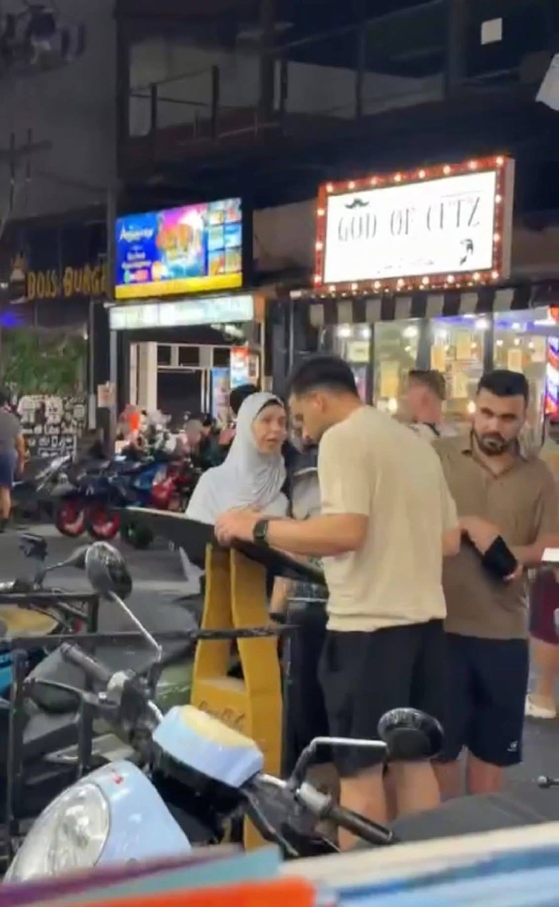 Иностранные попрошайки в туристических районах