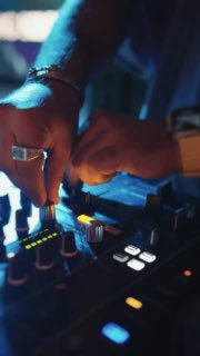 Яркая вечеринка на острове