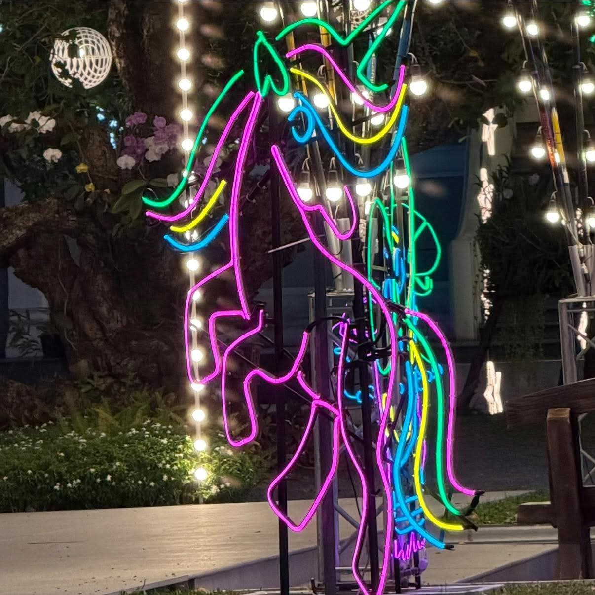 Вечерний праздник в храме Чалонг