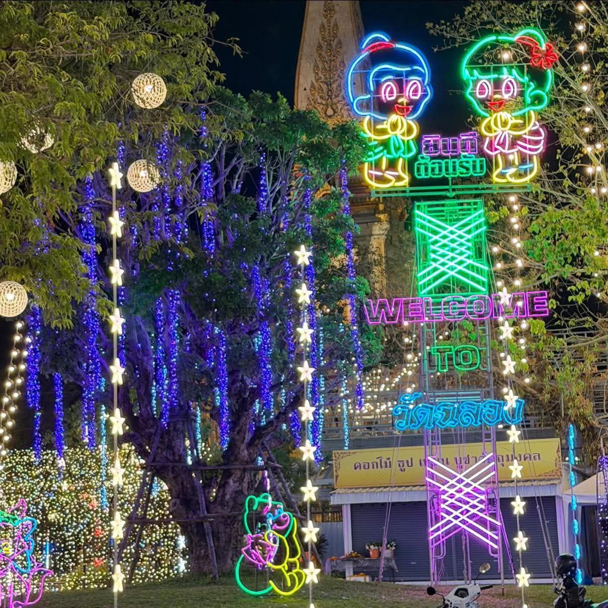 Вечерний праздник в храме Чалонг