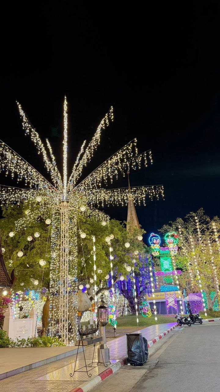 Вечерний праздник в храме Чалонг