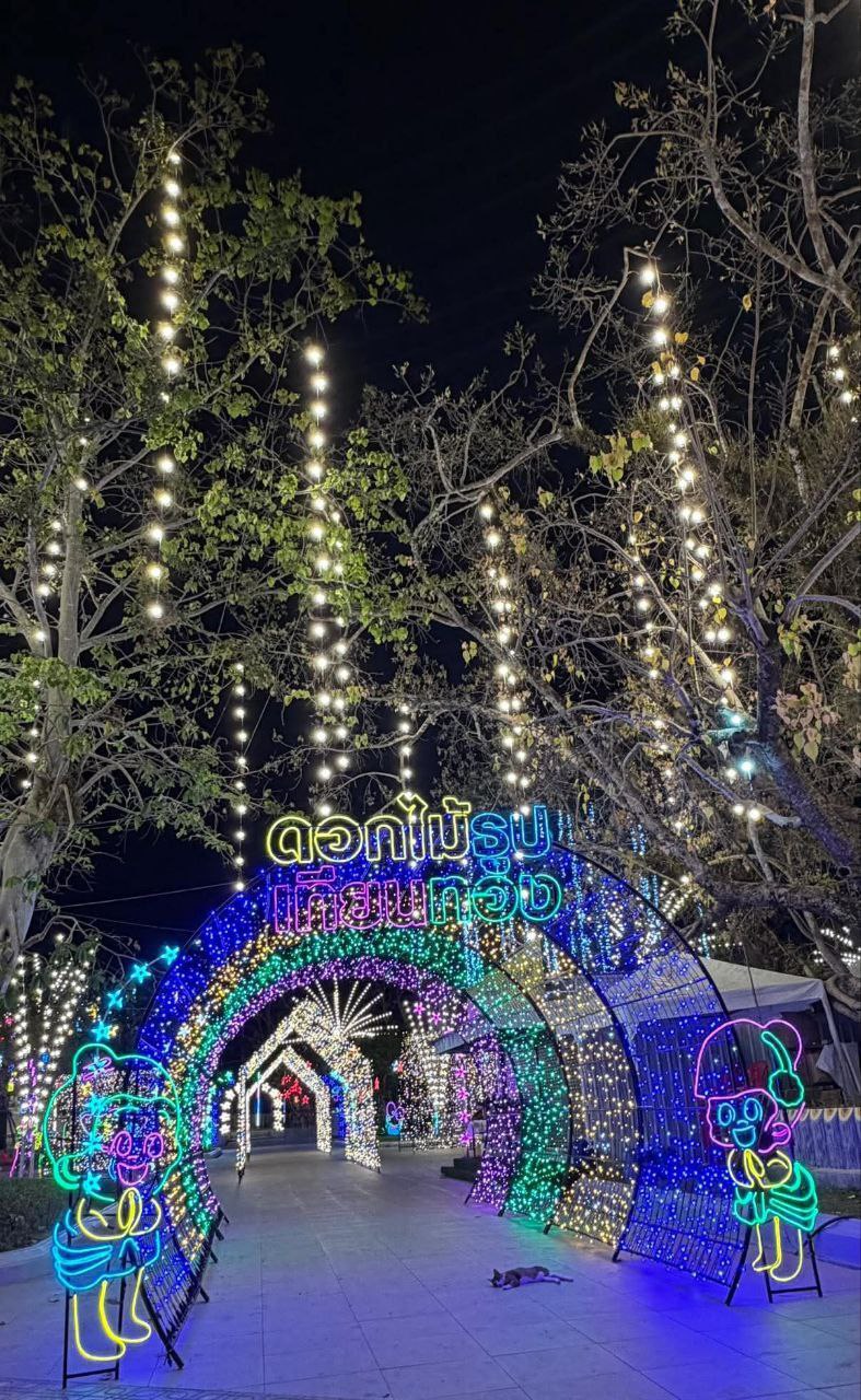 Вечерний праздник в храме Чалонг