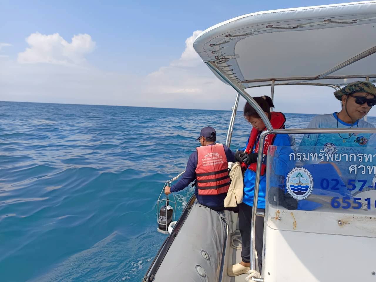 Затонувший контейнеровоз у Пхукета