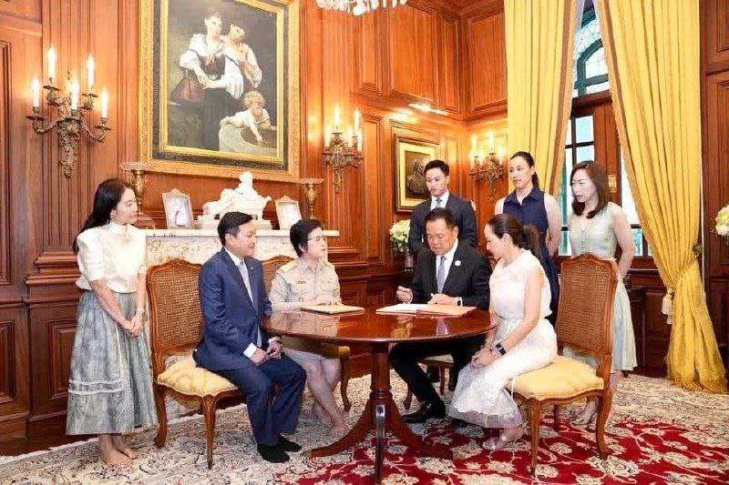 Премьер-министр Таиланда зарегистрировал брак