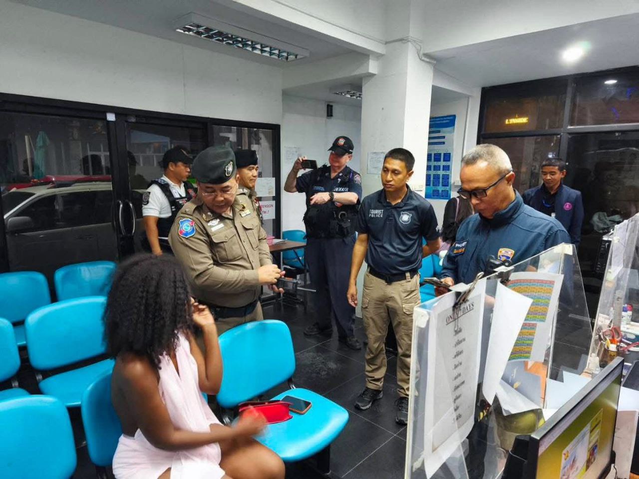 Рейд на Бангла Роуд: задержание иностранок