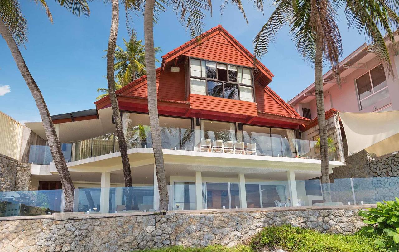 Роскошная вилла на первой линии у моря