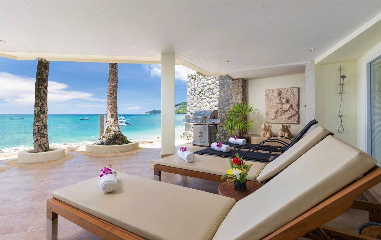 Роскошная вилла на первой линии у моря