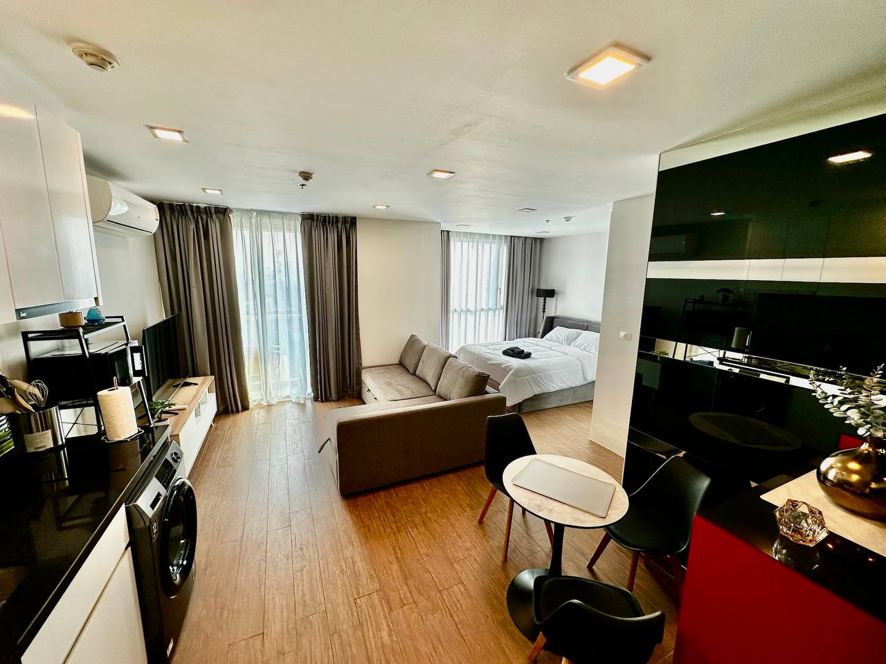 Студия с видом на море на холме Пратамнак