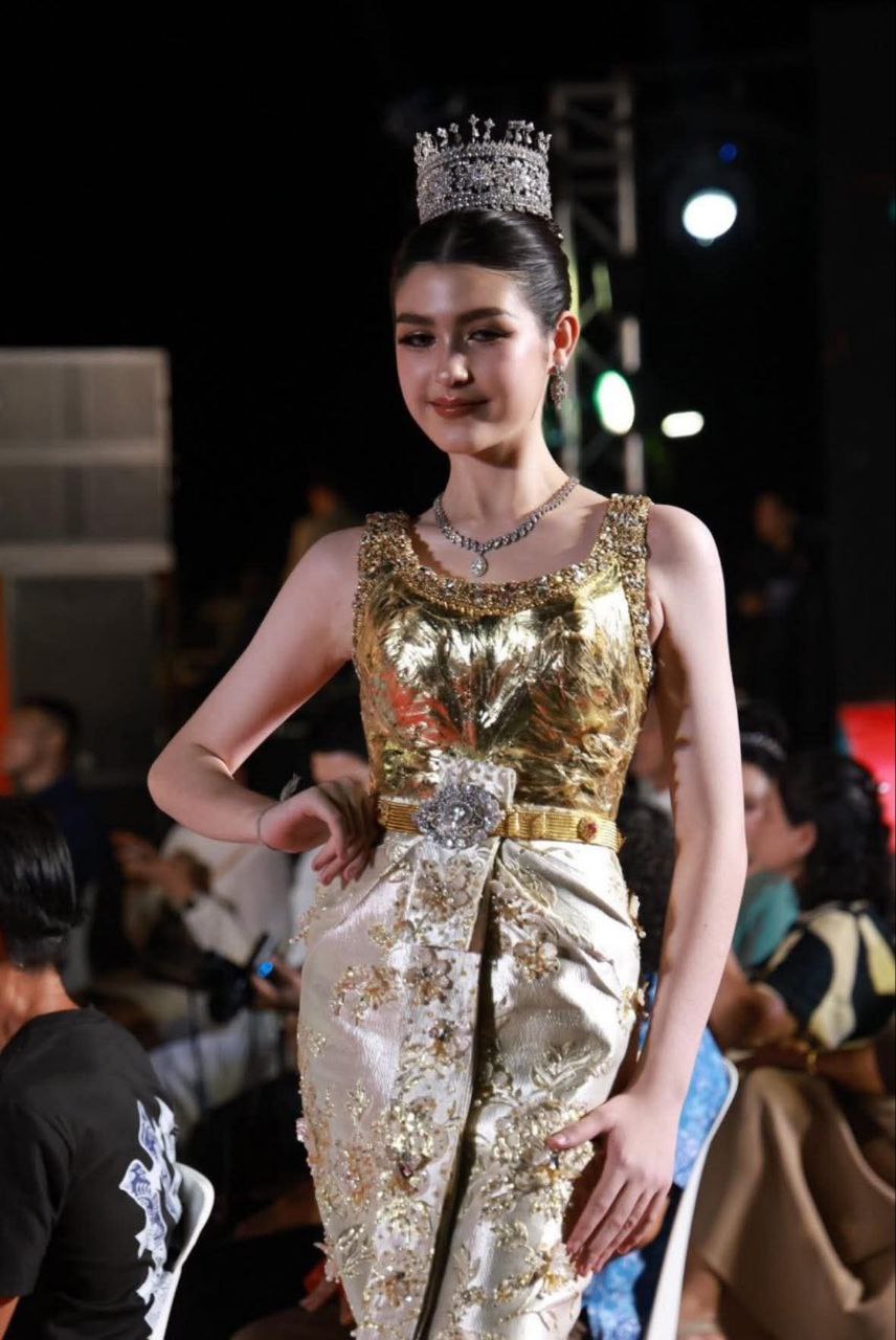 Грандиозный показ тайского текстиля на Пхукете