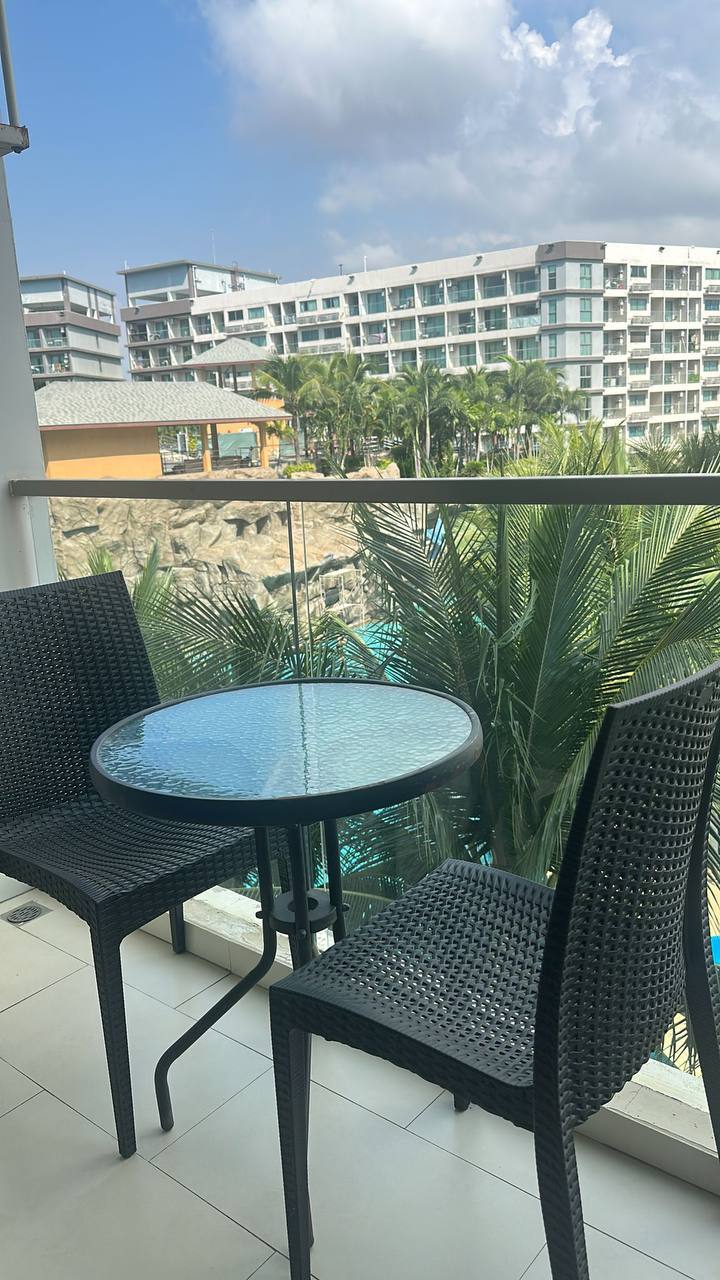 Семейный номер с видом на бассейн