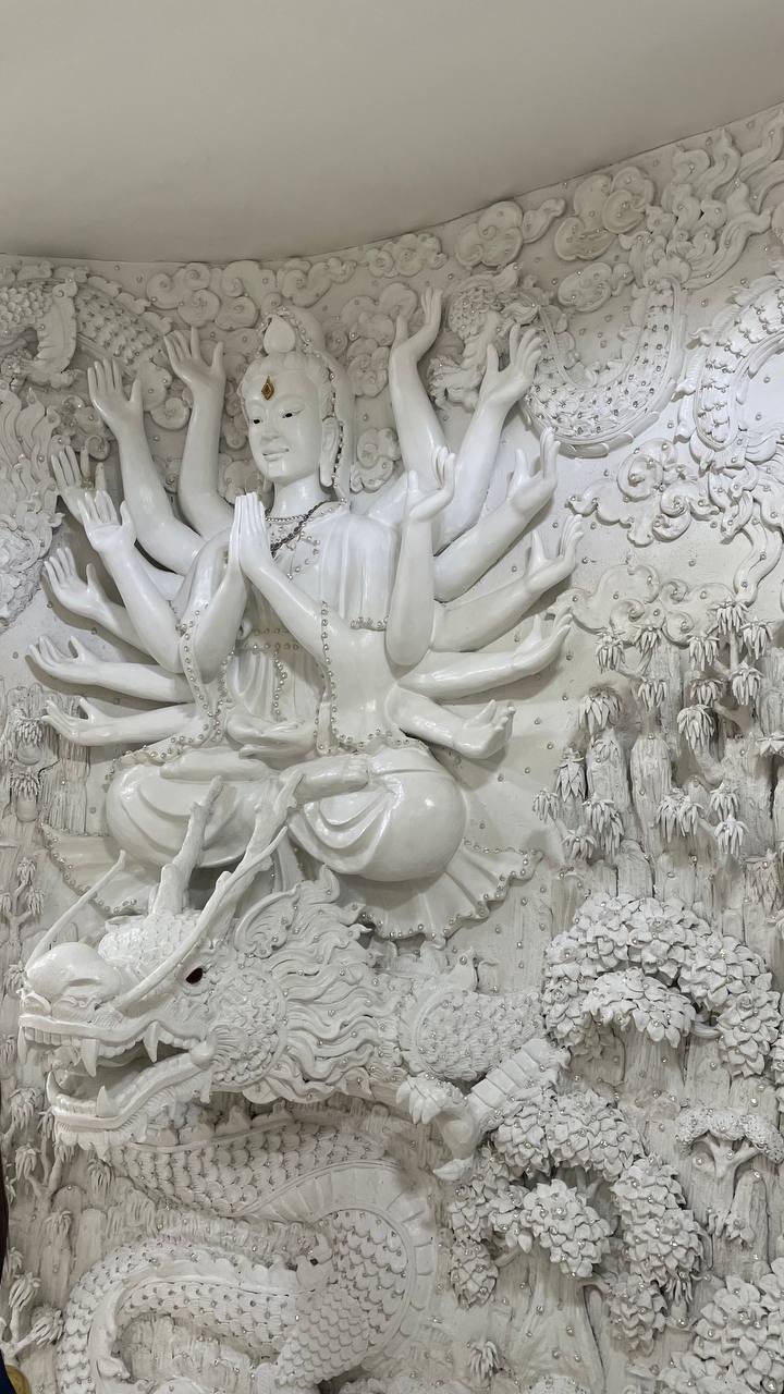 Посещение храма с уникальной архитектурой