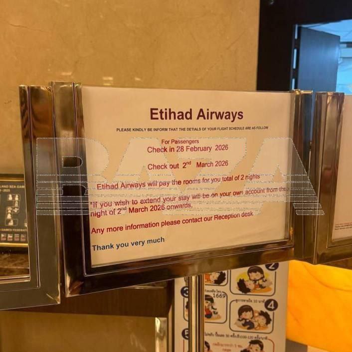 Туристы застряли из-за отмены рейсов