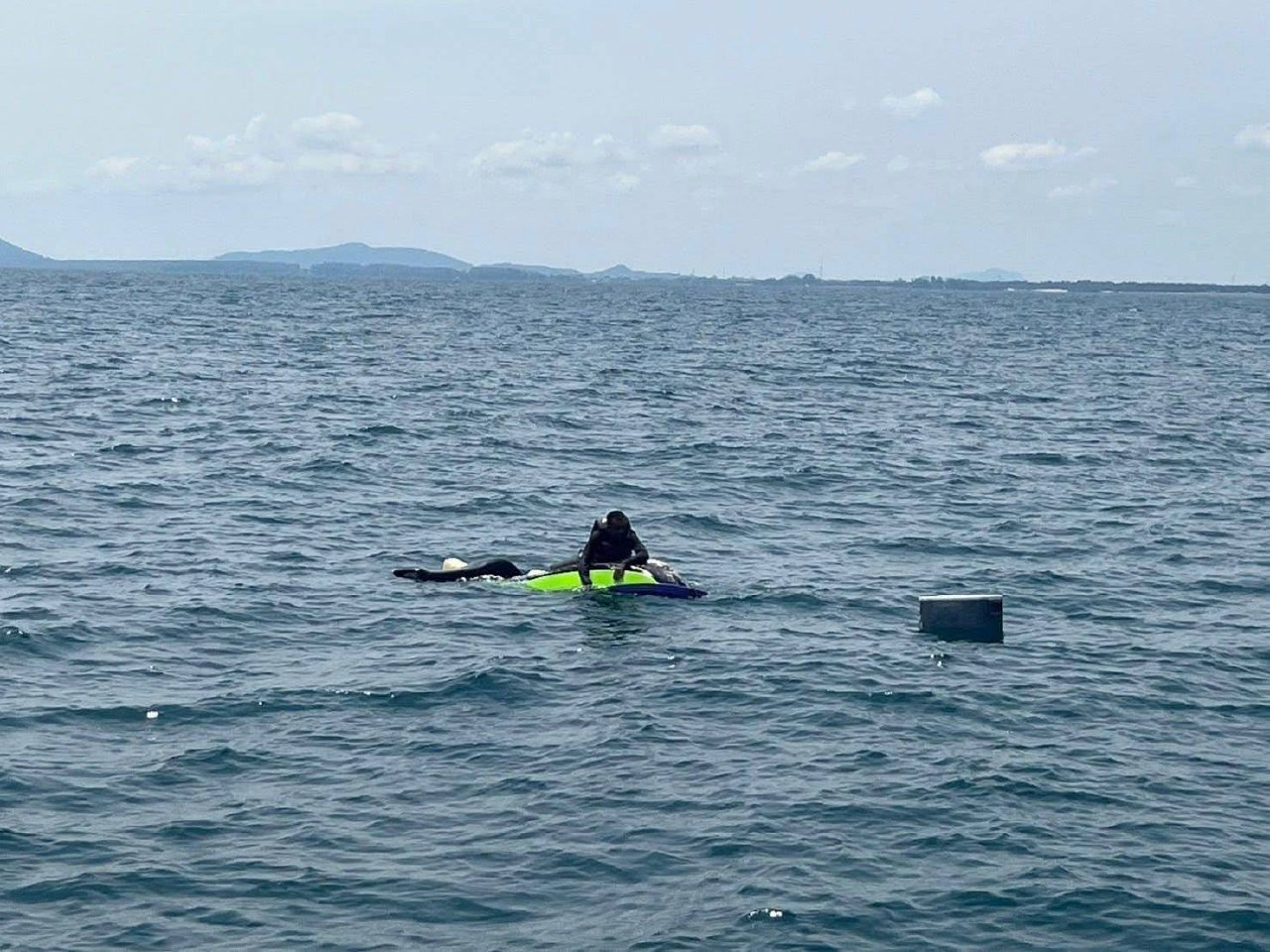 Спасение мужчины после 20 часов в море