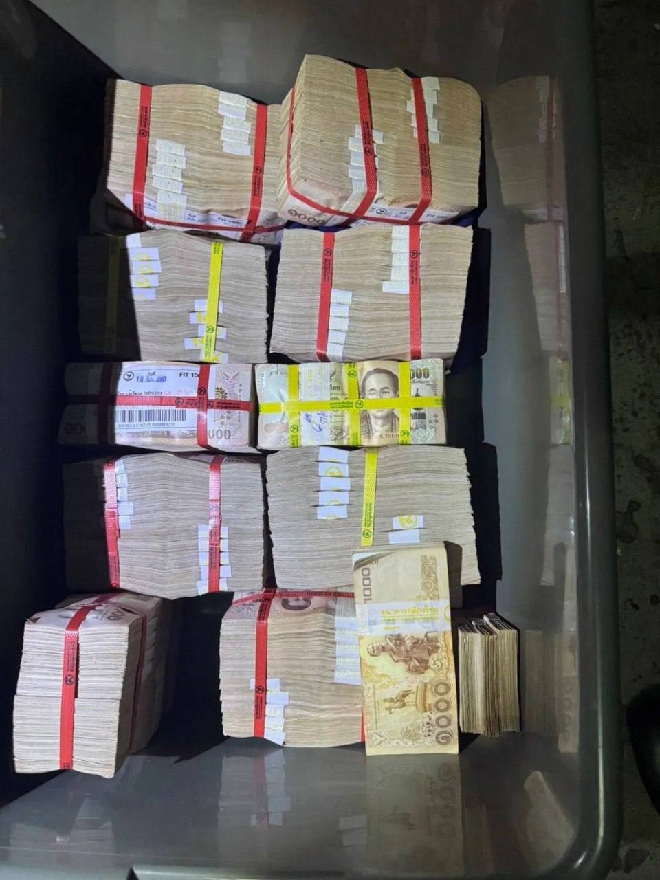 Женщина нашла миллионы на свалке